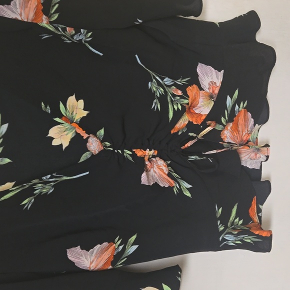 Crop top from top shop, size 8 or UK 12. Black with colored flowers - Picture 3 of 3